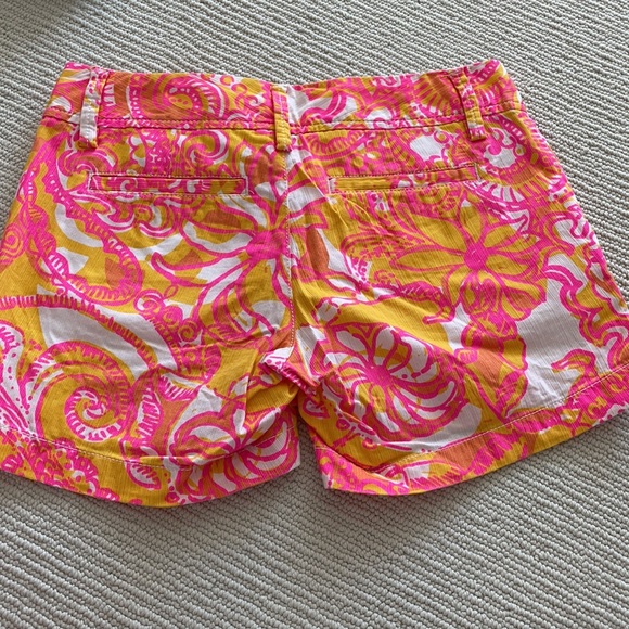 Lilly Pulitzer Callahan Shorts size 00 - Picture 2 of 3